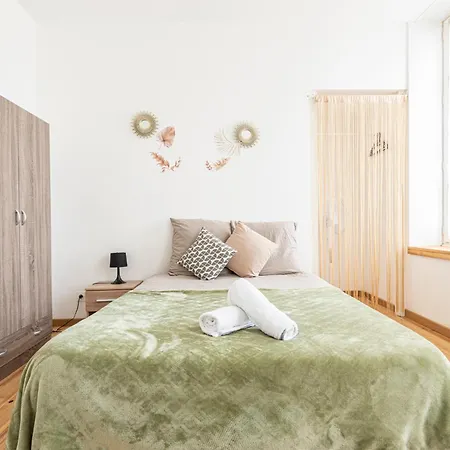 Grand - 4 Ch - Parking Privé *