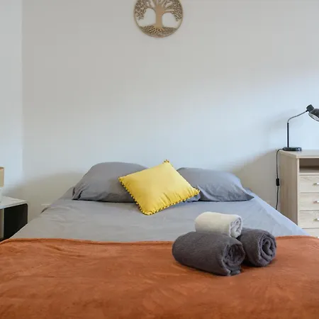 Grand - 4 Ch - Parking Privé * Pau